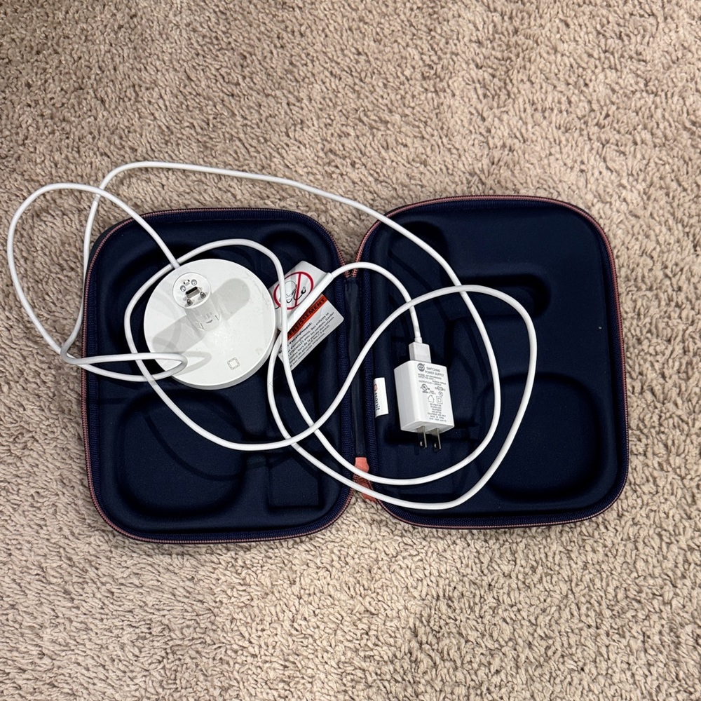Nanit Stand and travel case